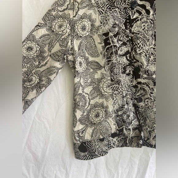 Chicos Jacket Black White Floral Kimono Jacket Silk Linen blend Size 2 / Medium - Picture 12 of 13